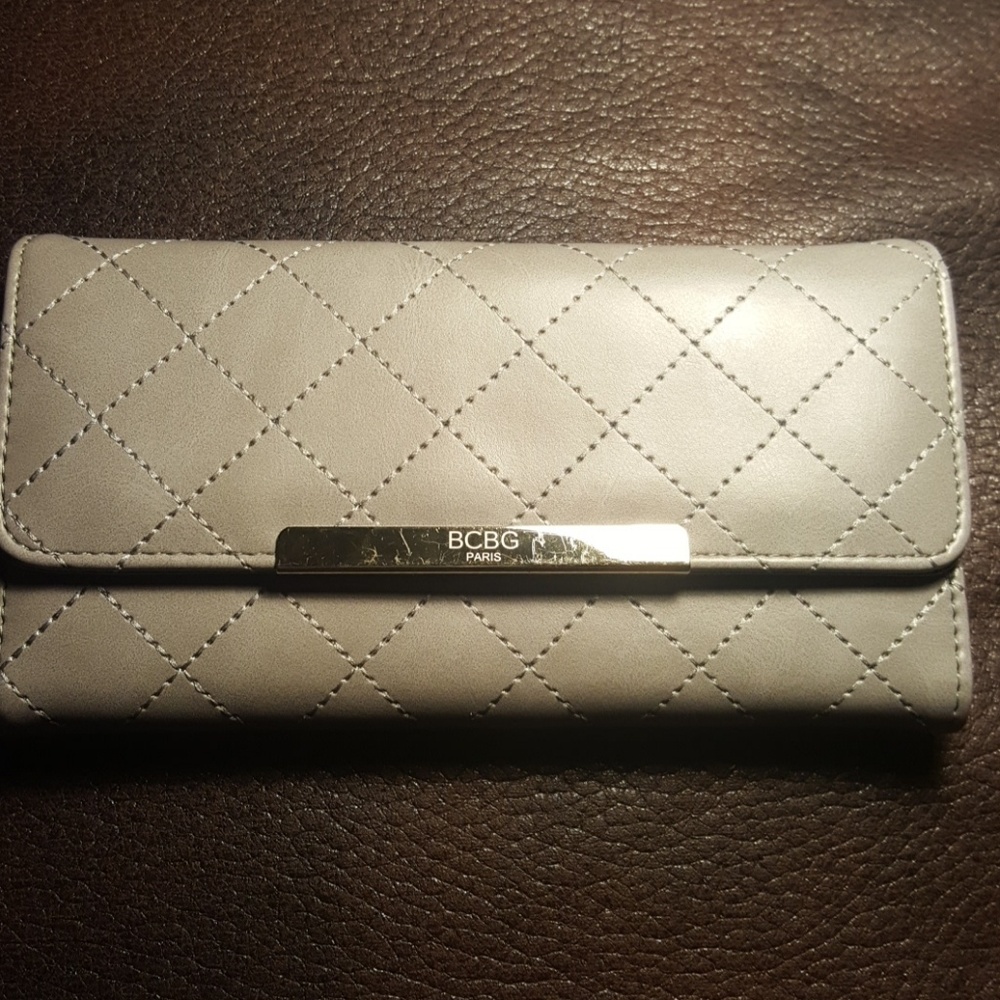 BCBG trifold wallet